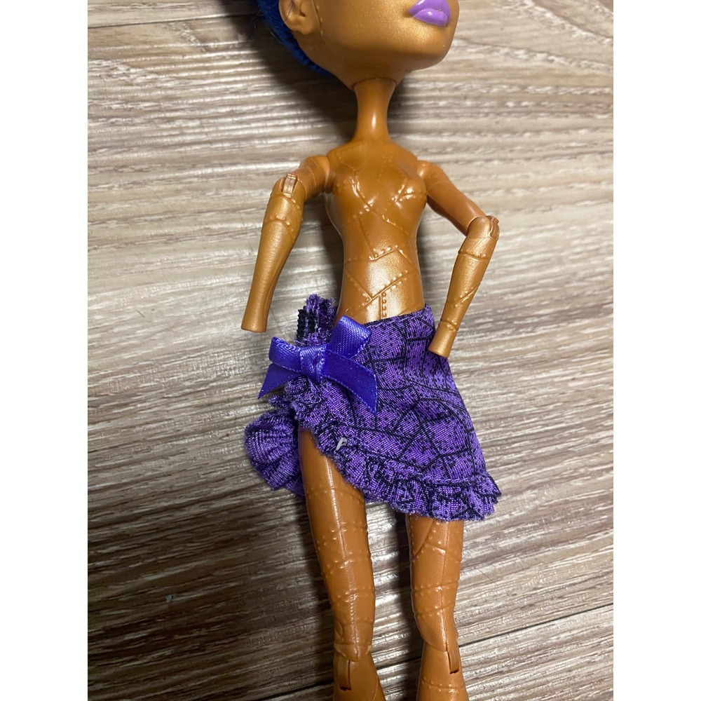 Monster High G1 Robecca Steam Doll Original Missing Hand With Skirt and Shoes - Picture 3 of 7